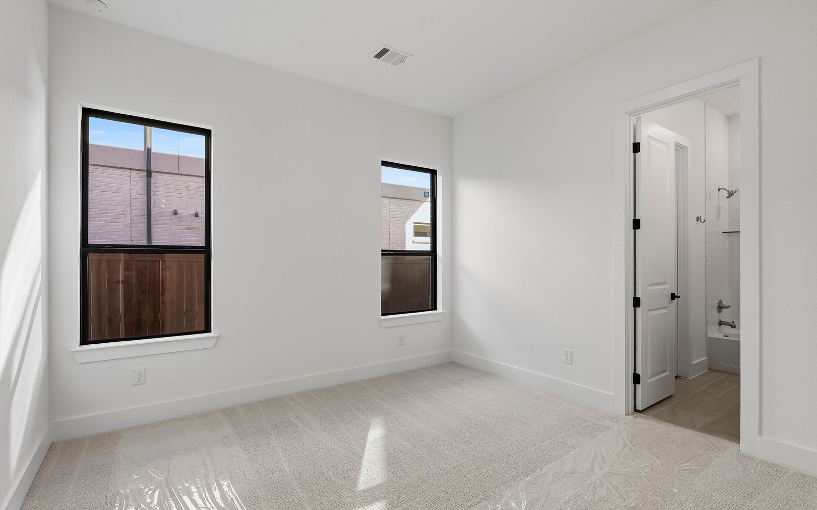15663 Violet Ln Room