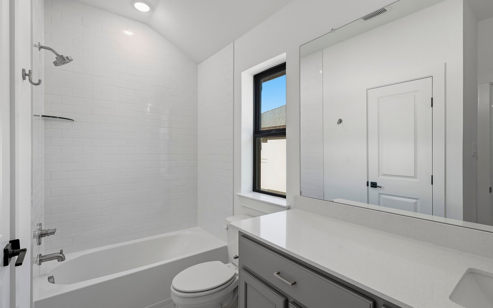 15663 Violet Ln Bathroom