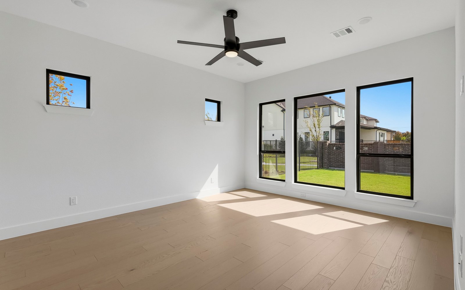 9168 Pavonia Lane Room