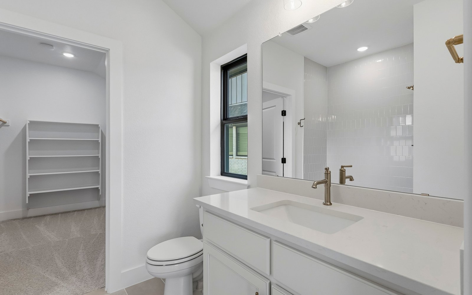 9168 Pavonia Lane Bathroom