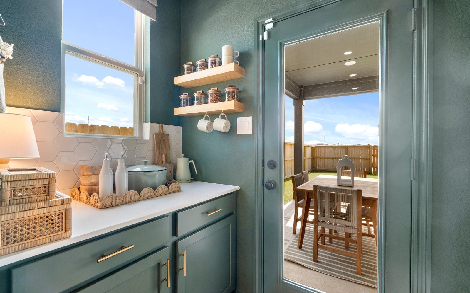 22611 Flintrock Hvn Ln Kitchen and Porch