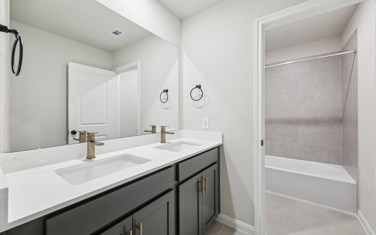 22710 Norcrest Hills Bathroom