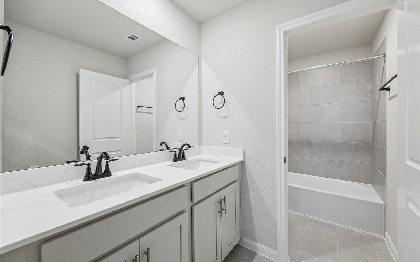 22738 Norcrest Hills Bathroom