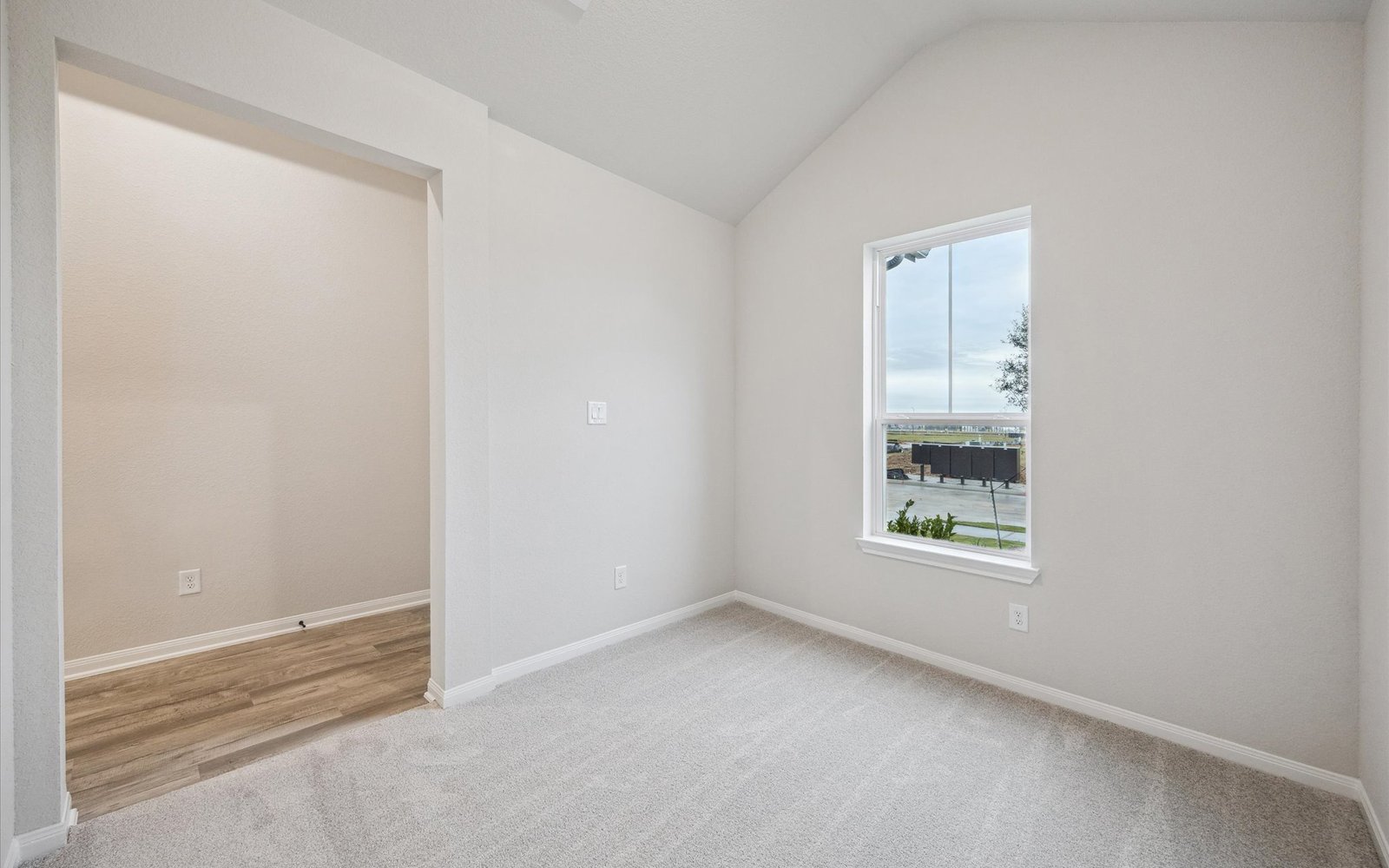 22742 Norcrest Hills Flex Room