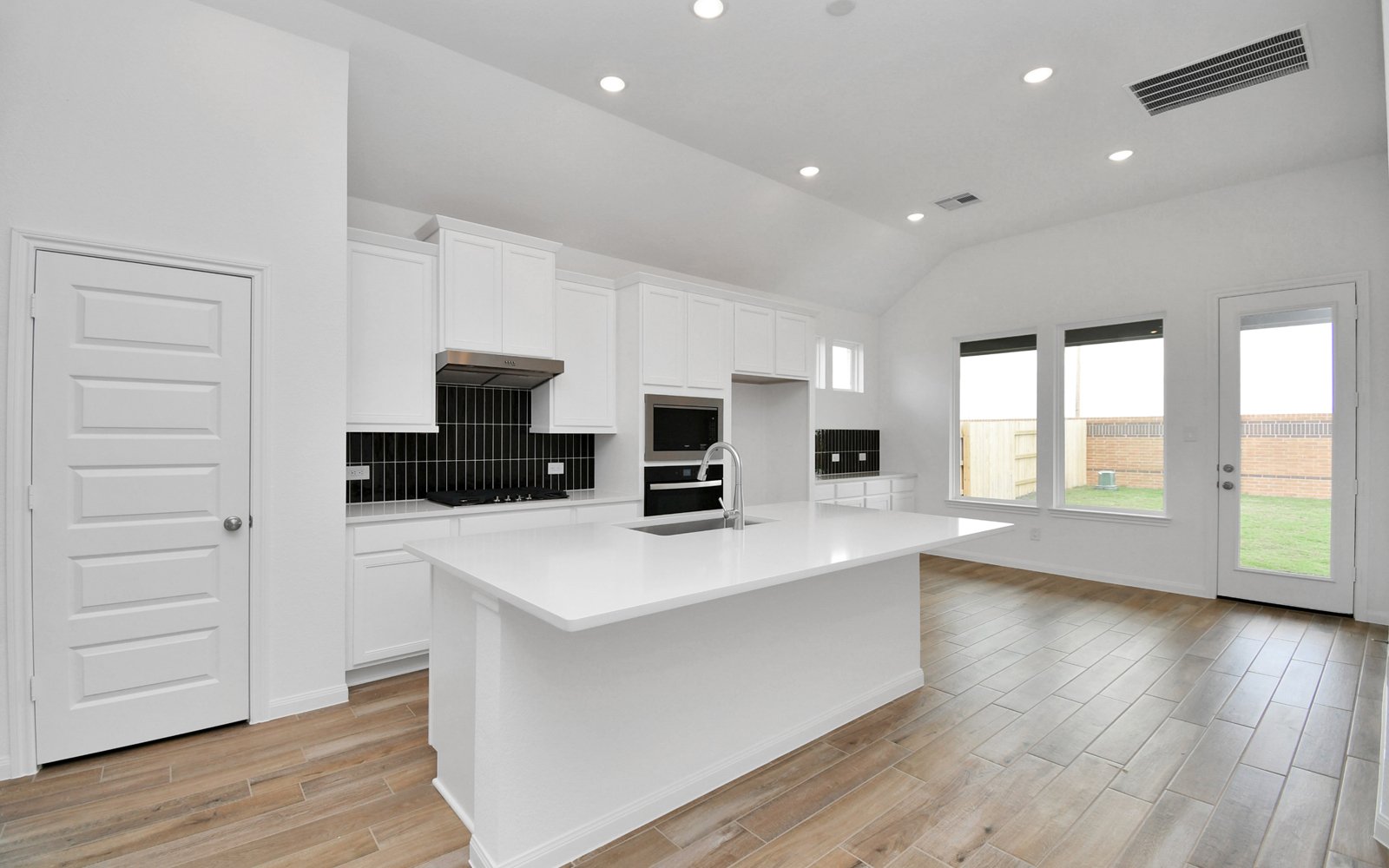 24922 Poppy Terrace Kitchen