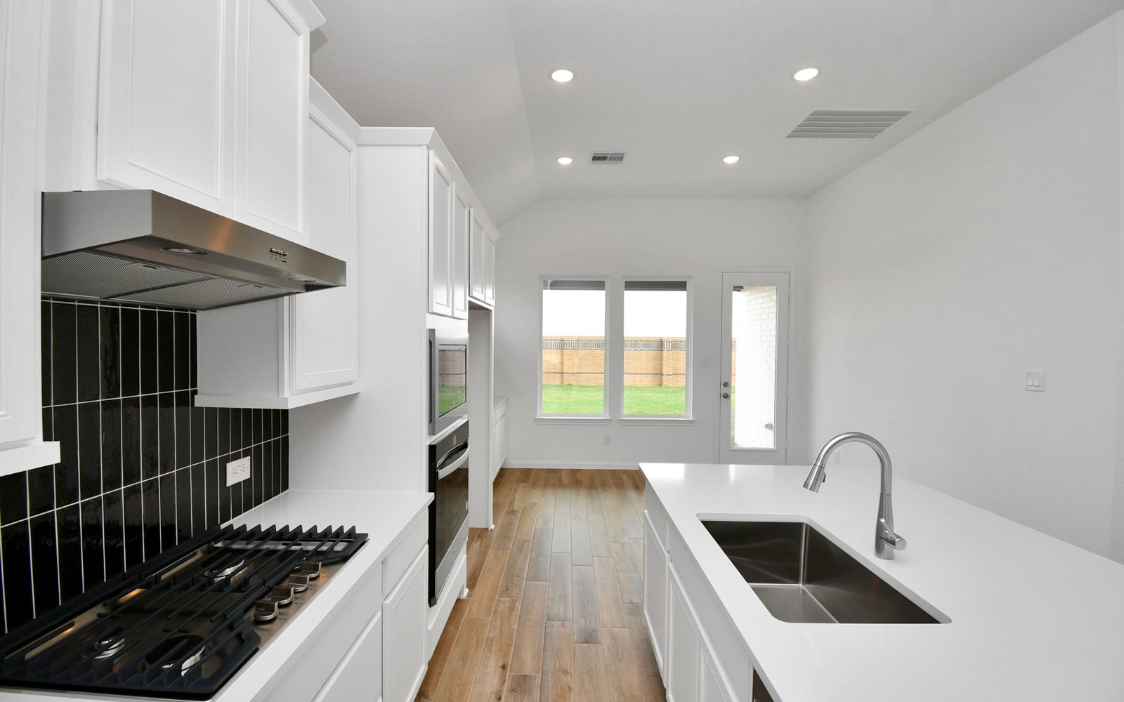 24922 Poppy Terrace Kitchen