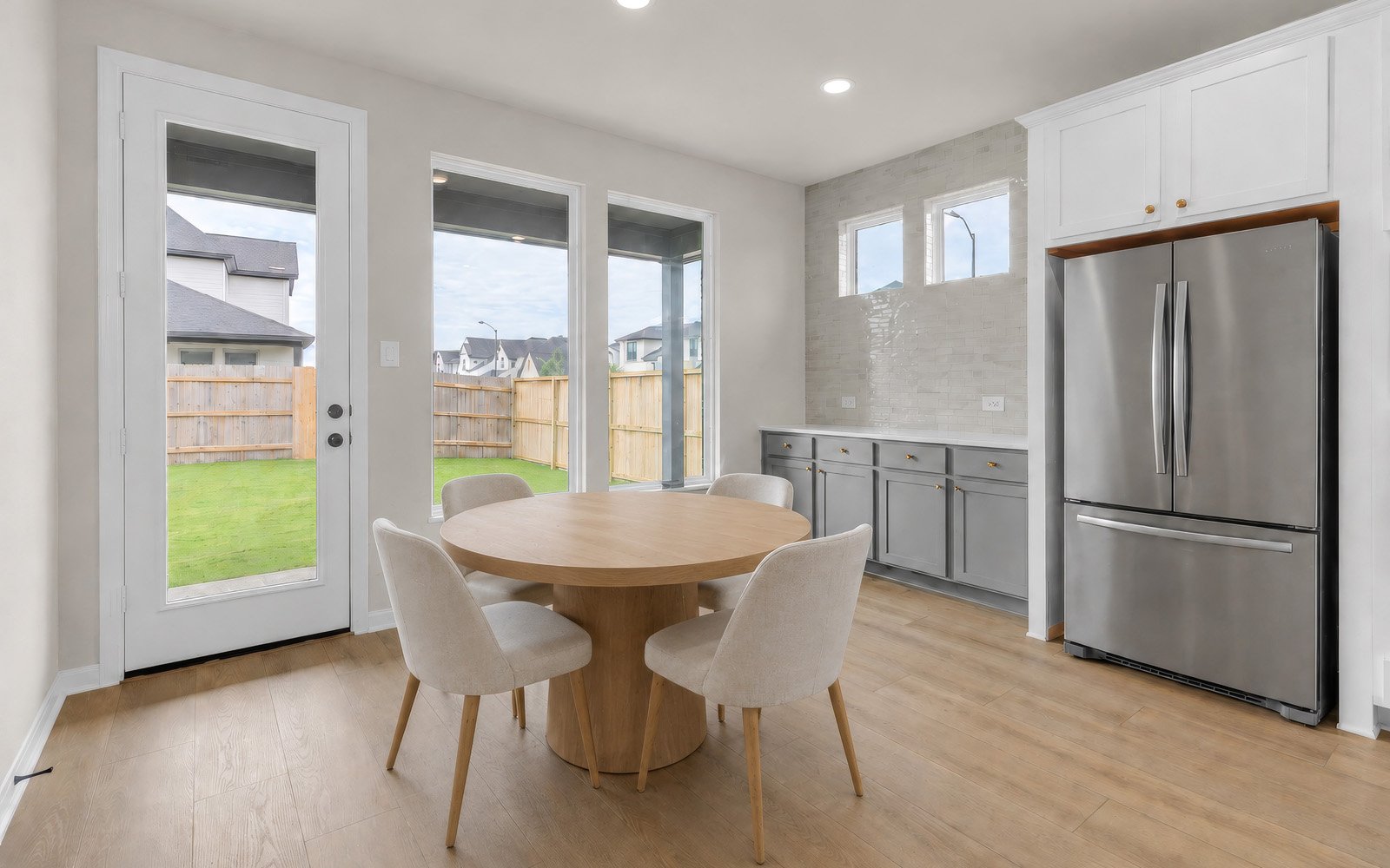 24939 Poppy Terrace Dining Area