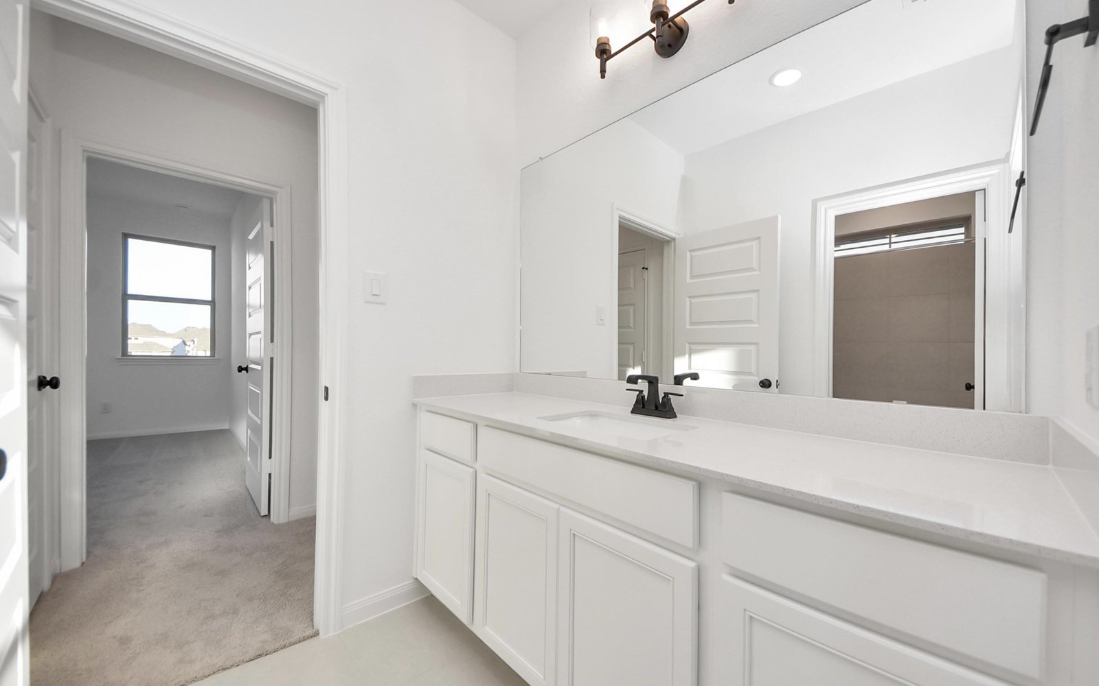 25007 Midnight Willow Bathroom