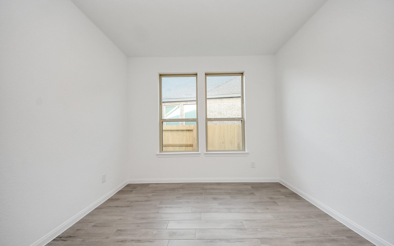 25007 Midnight Willow Room