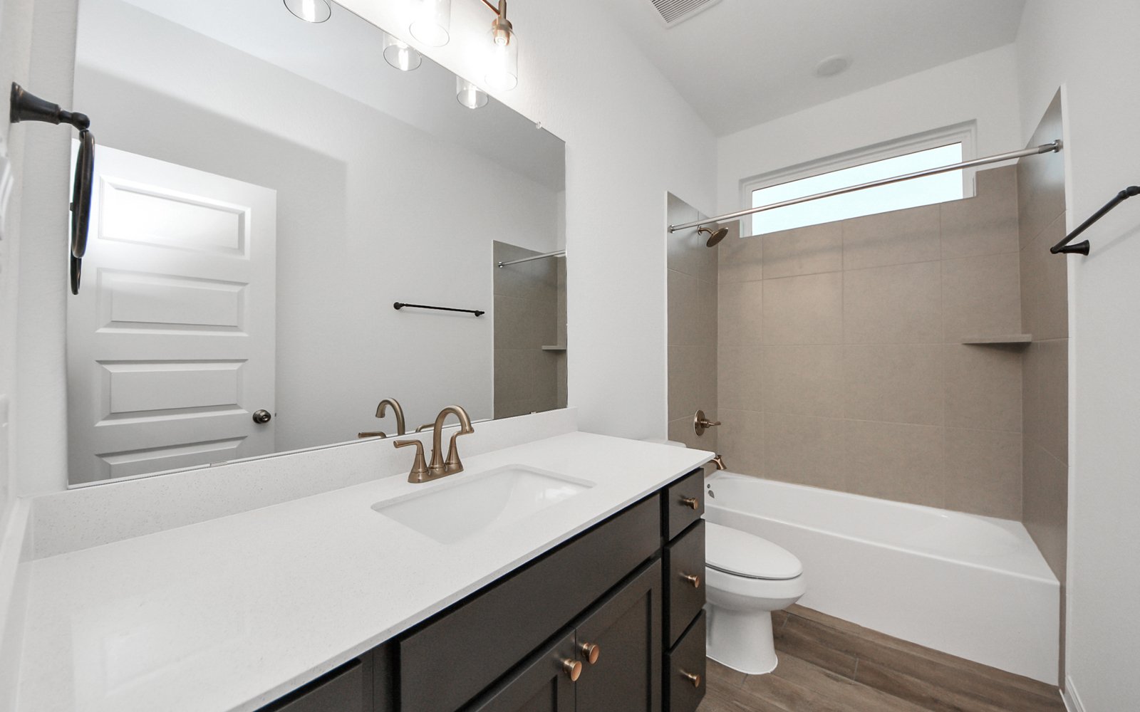 25119 Midnight Willow Bathroom