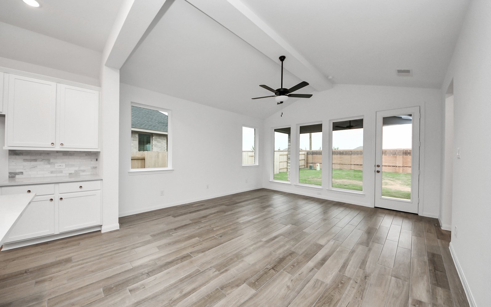 25119 Midnight Willow Living Room