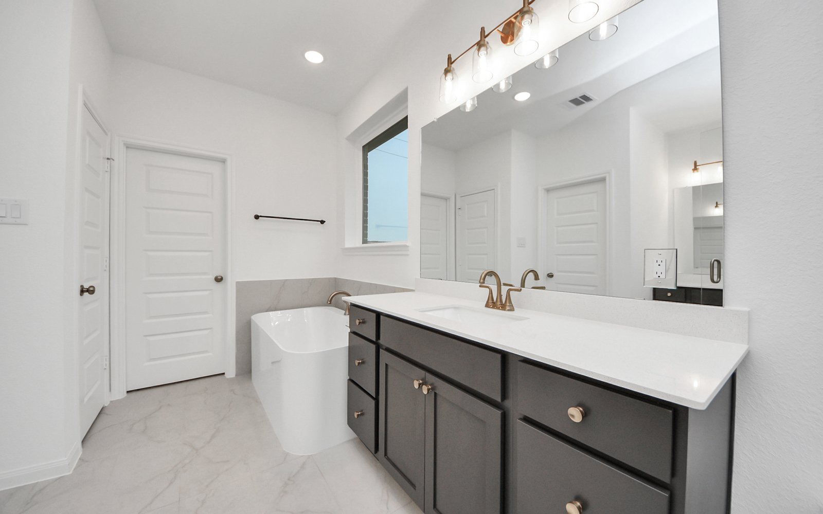 25119 Midnight Willow Bathroom