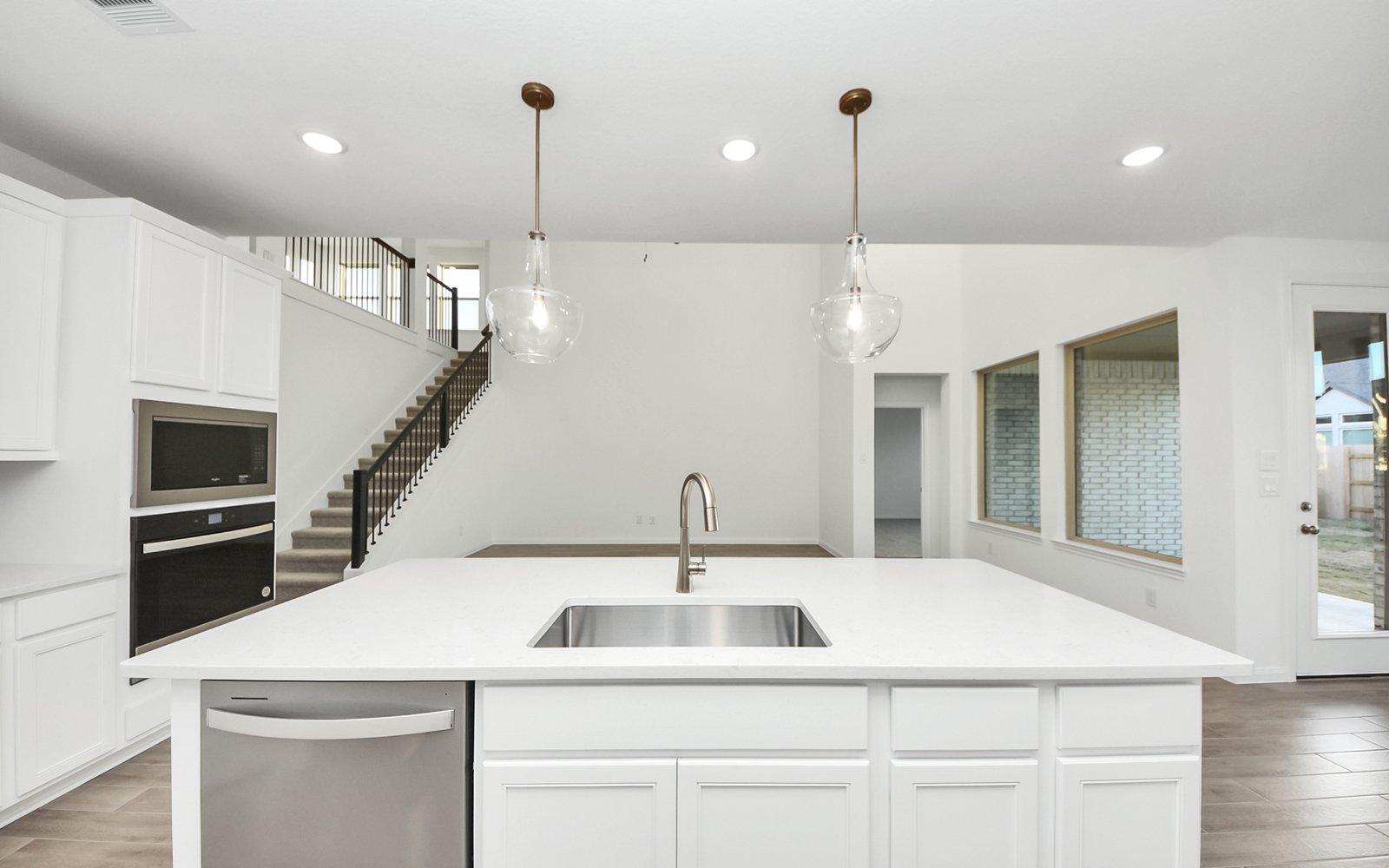 25123 Bison Creek Kitchen