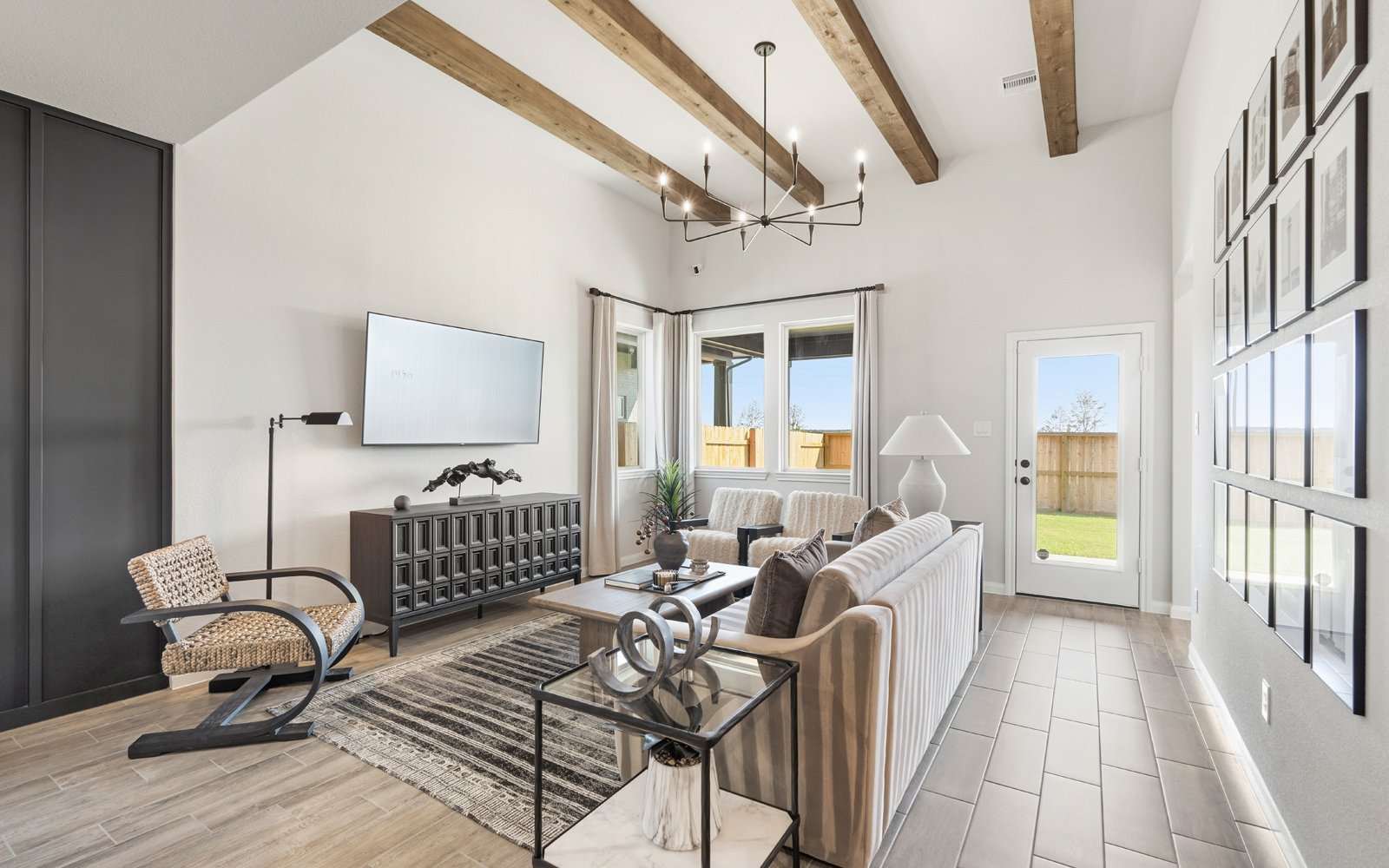 6306 Wildwood Living Room