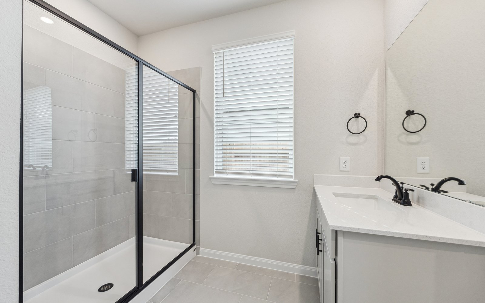 6403 Prospect Oaks Bathroom
