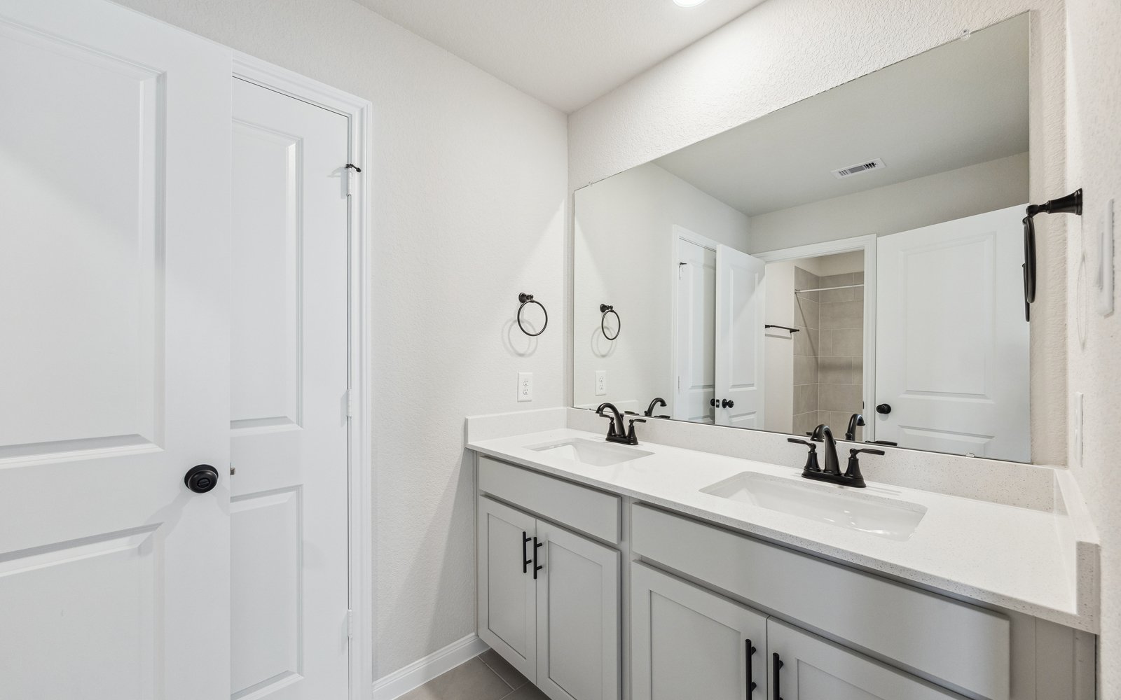 6403 Prospect Oaks Bathroom