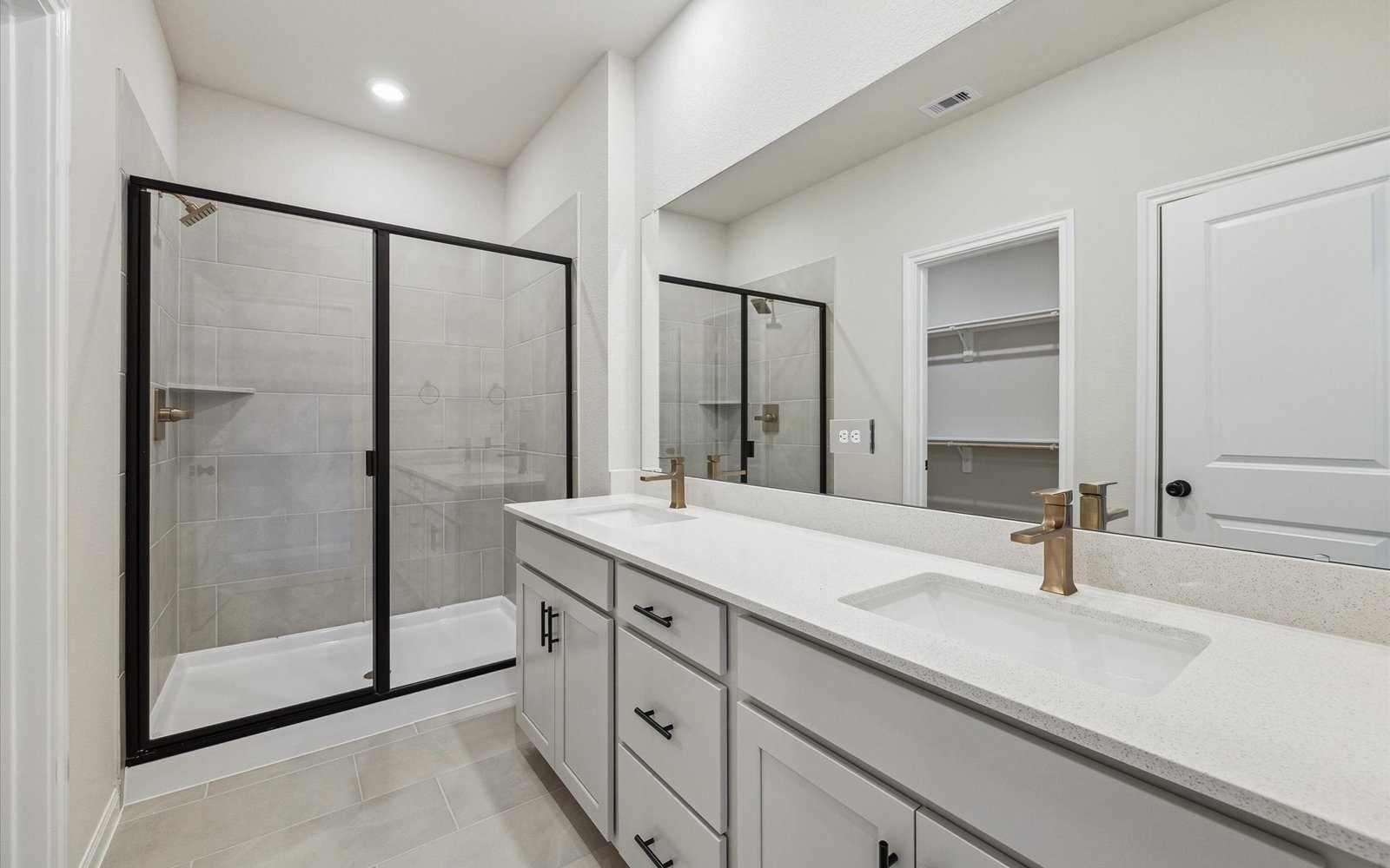 6407 Prospect Oaks Bathroom