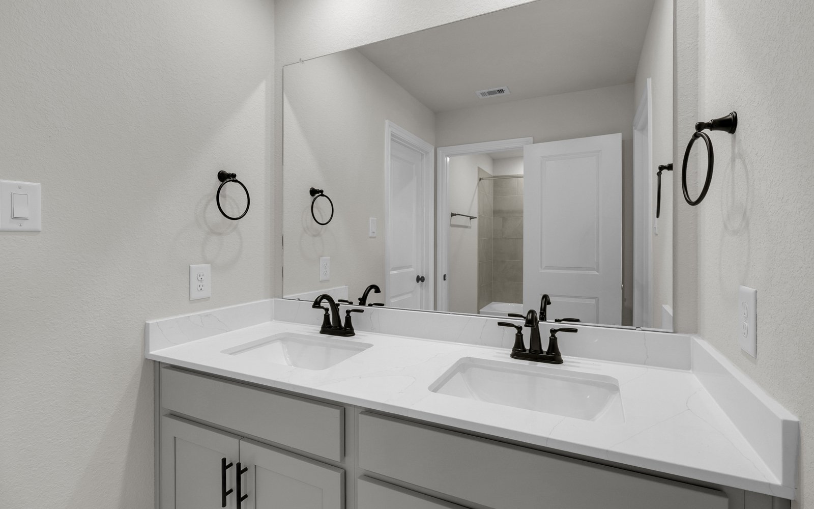 6414 Wildwood Pines Bathroom