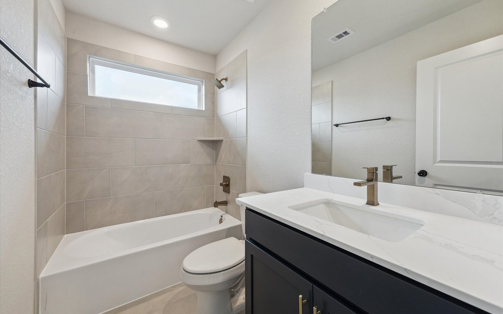6415 Prospect Oaks Bathroom