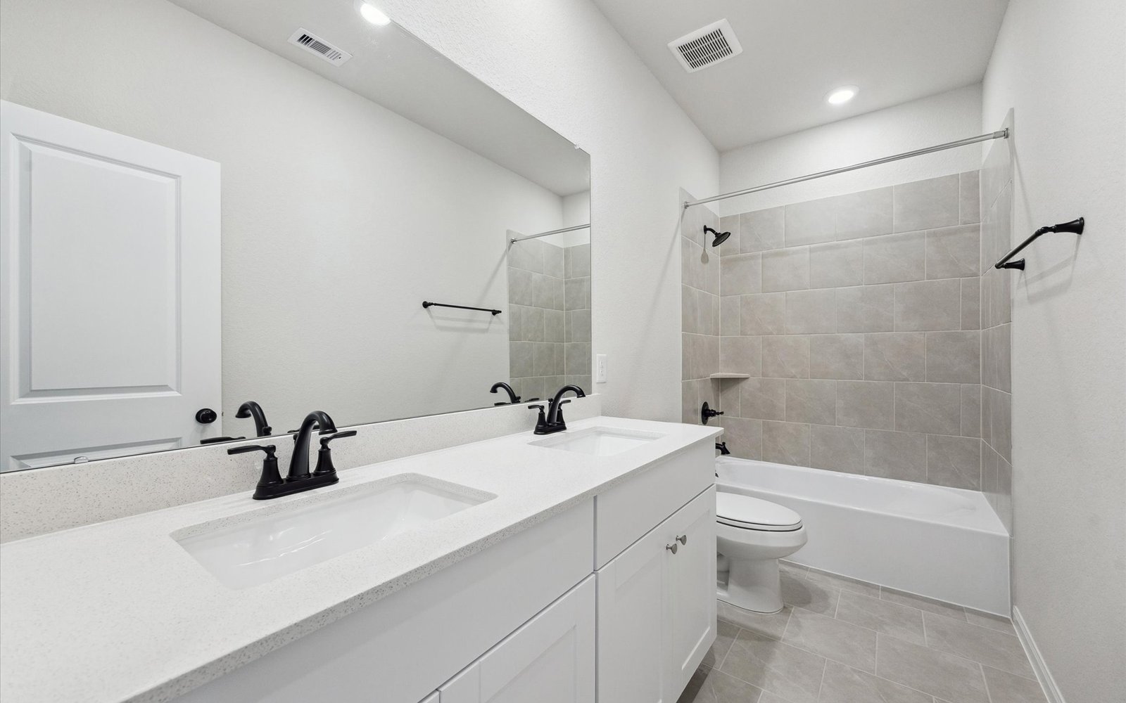 6423 Prospect Oak Bathroom