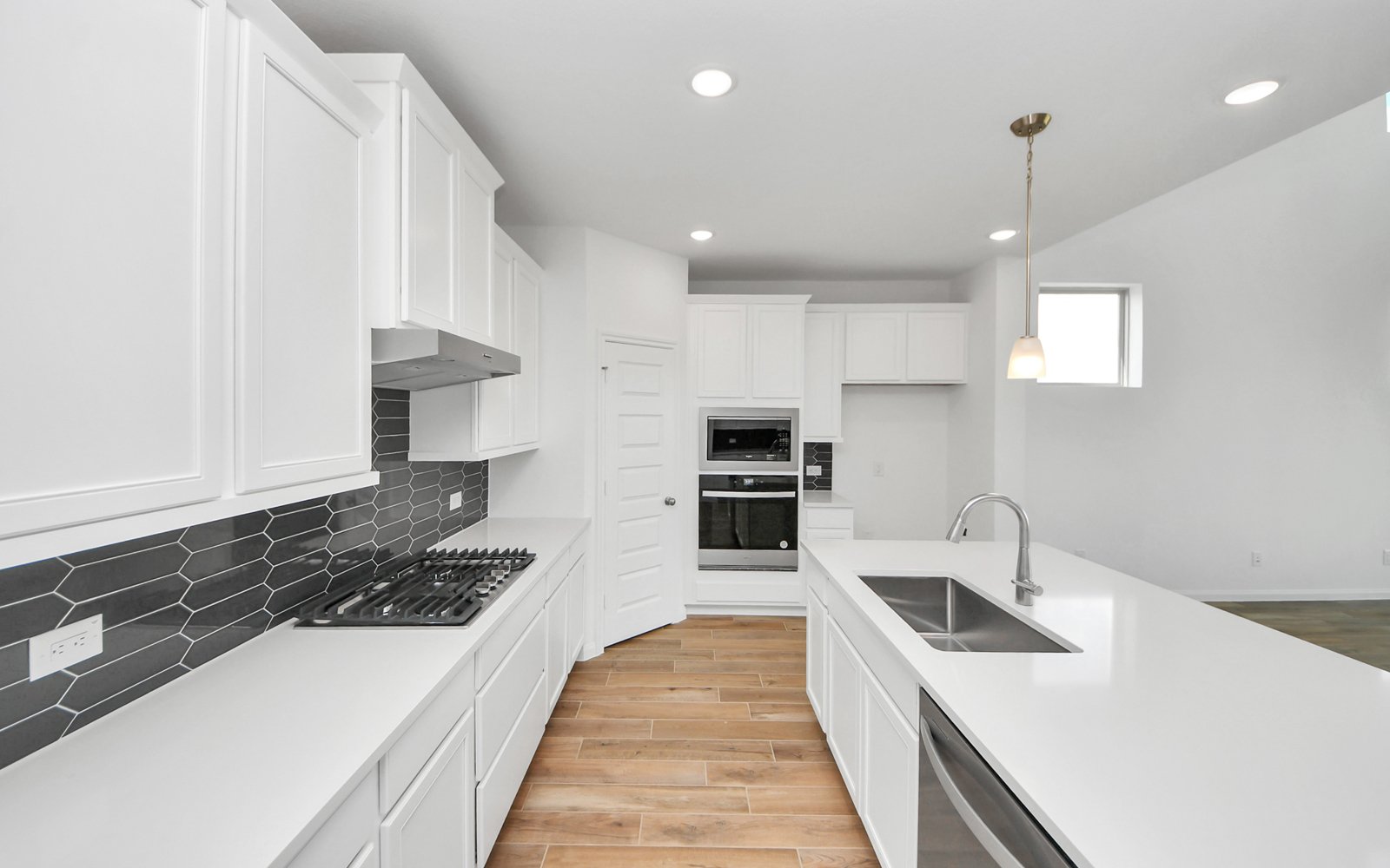 7407 Auburn Wheat Kitchen