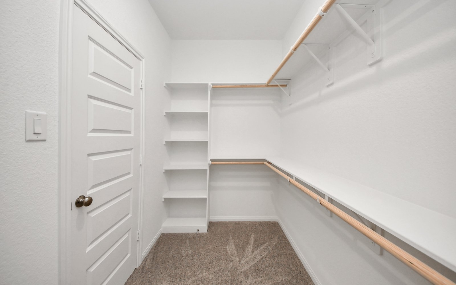 7407 Auburn Wheat Closet