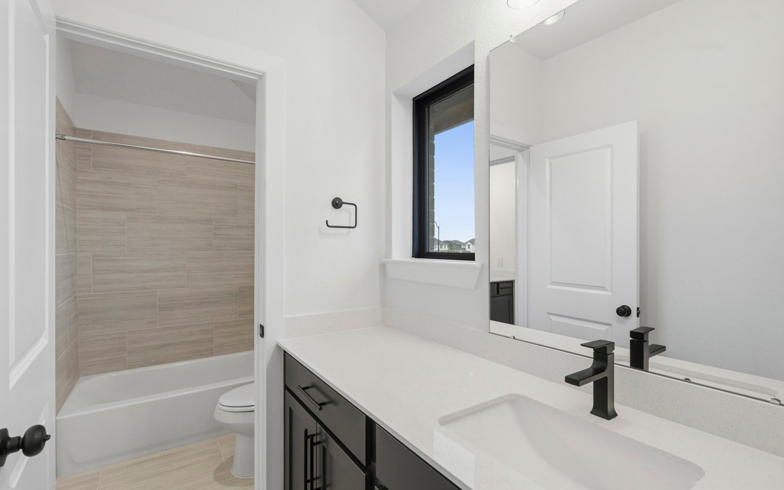 7703 Greyson Grove Bathroom