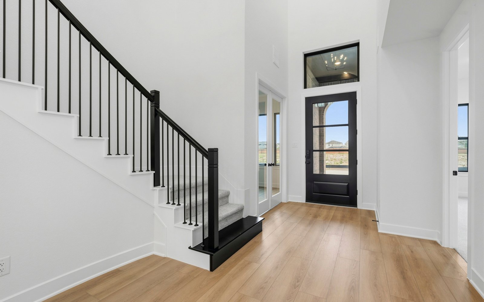 7703 Greyson Grove Entryway