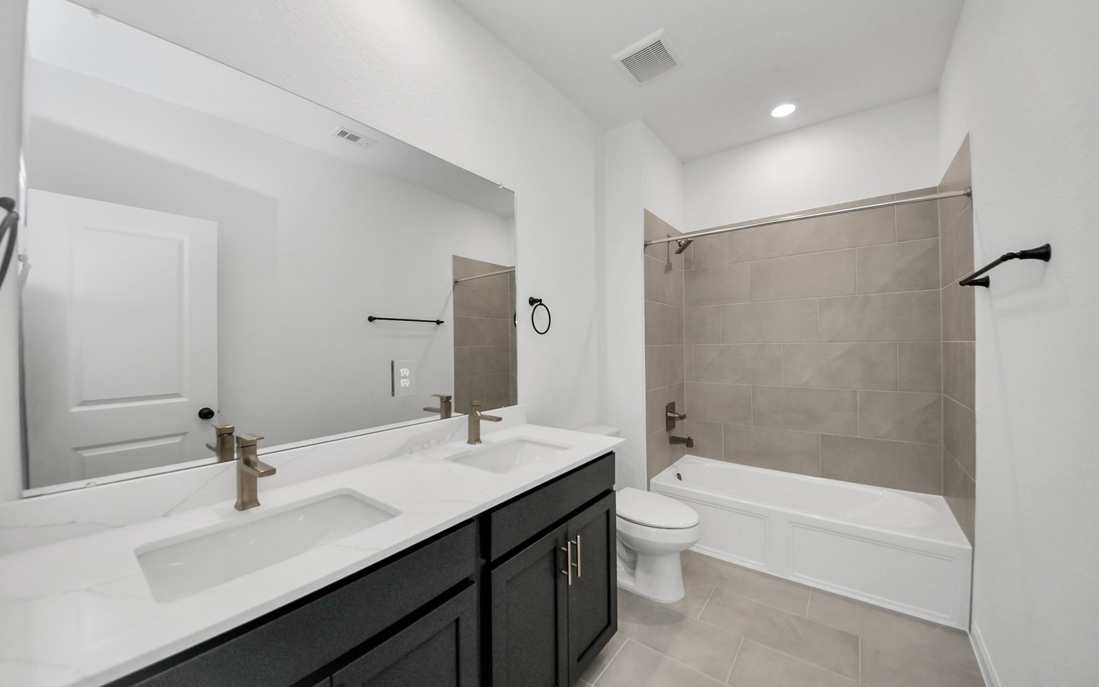 7727 Clover Gully Bathroom