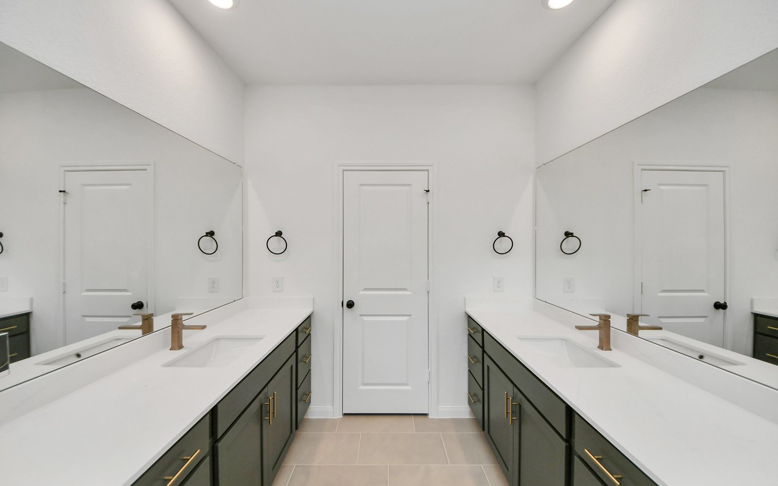 7731CloverGully Bathroom