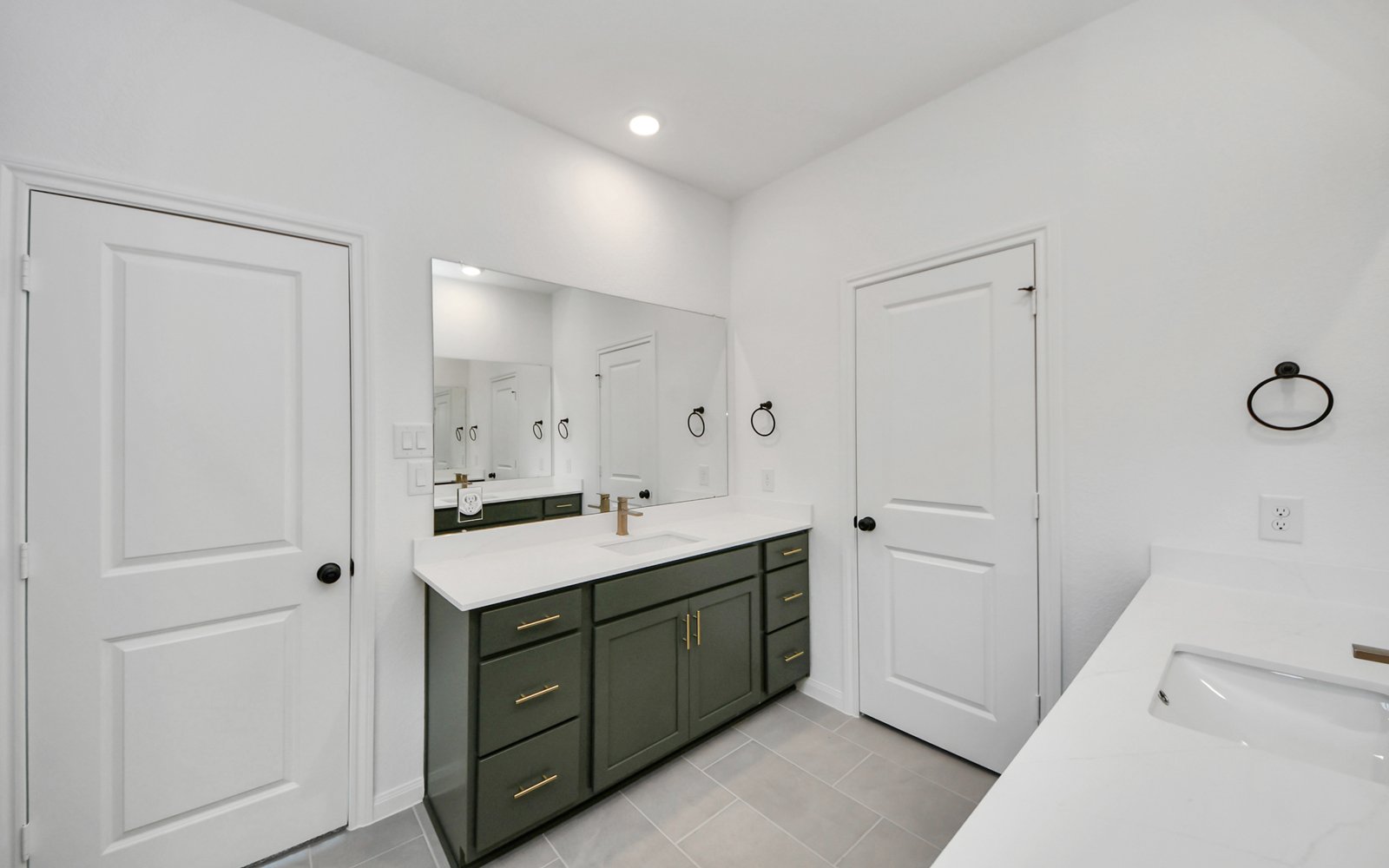 7731CloverGully Bathroom