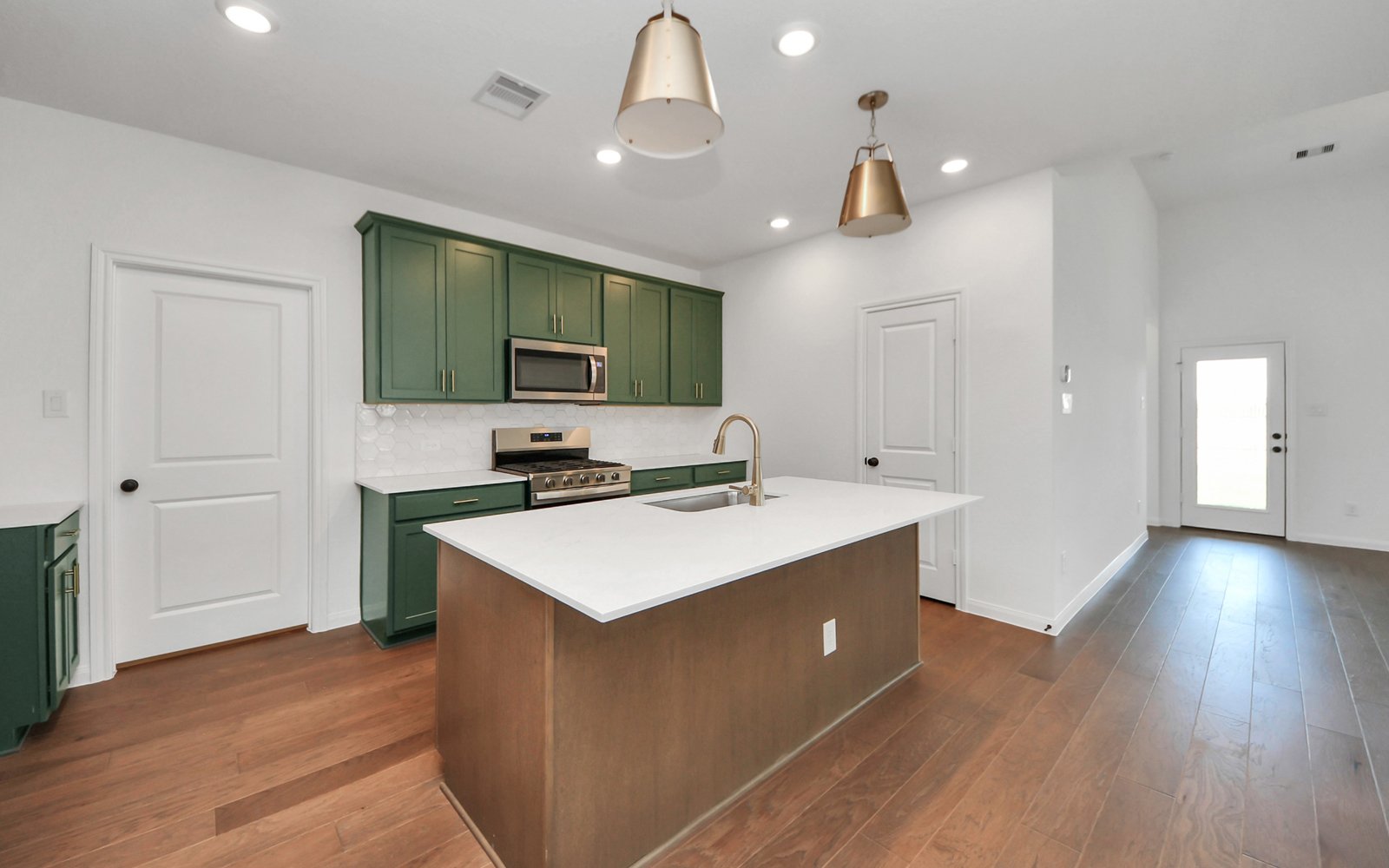 7731CloverGully Kitchen