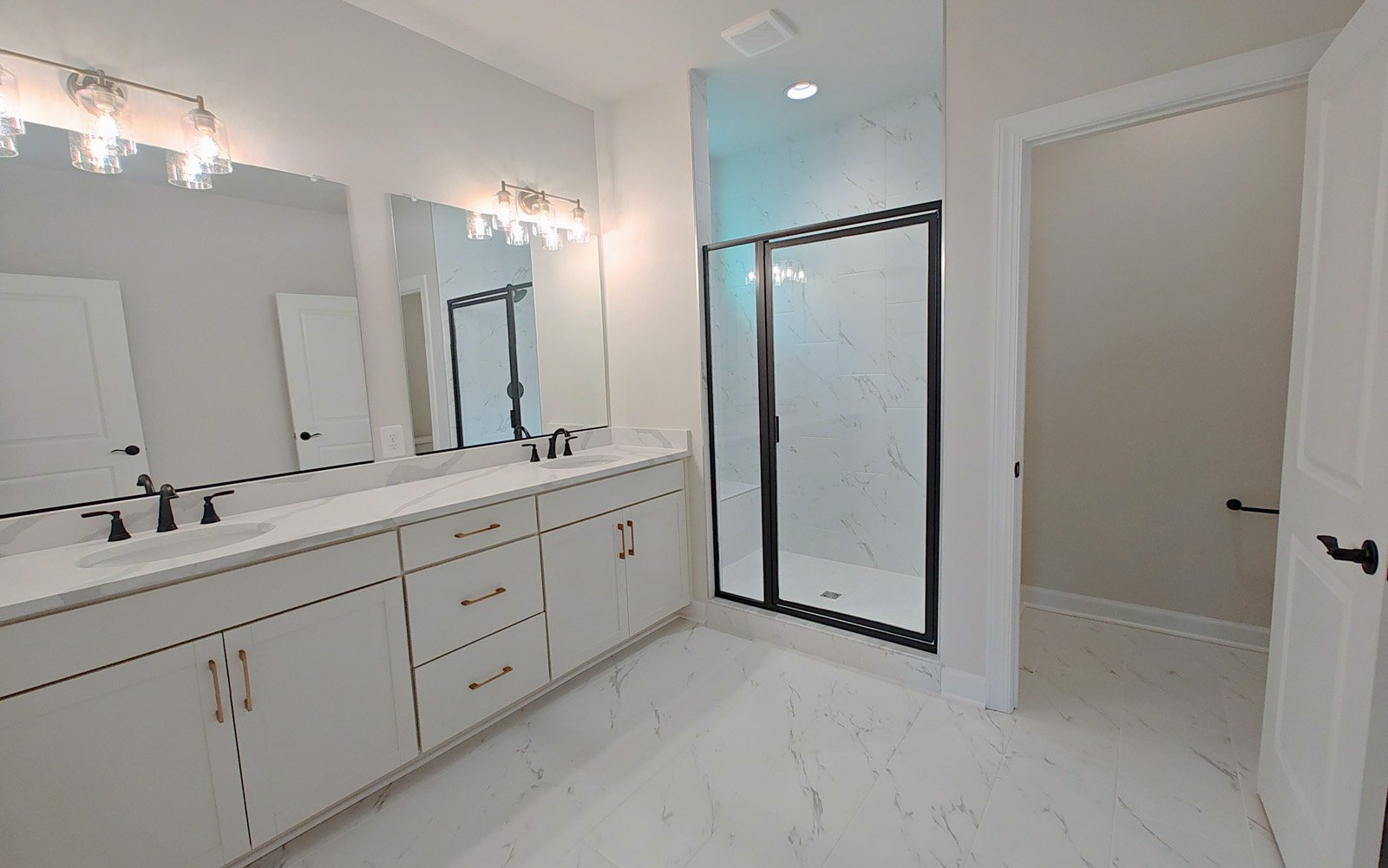 The primary bathroom of the Rembrandt on homesite 2087.