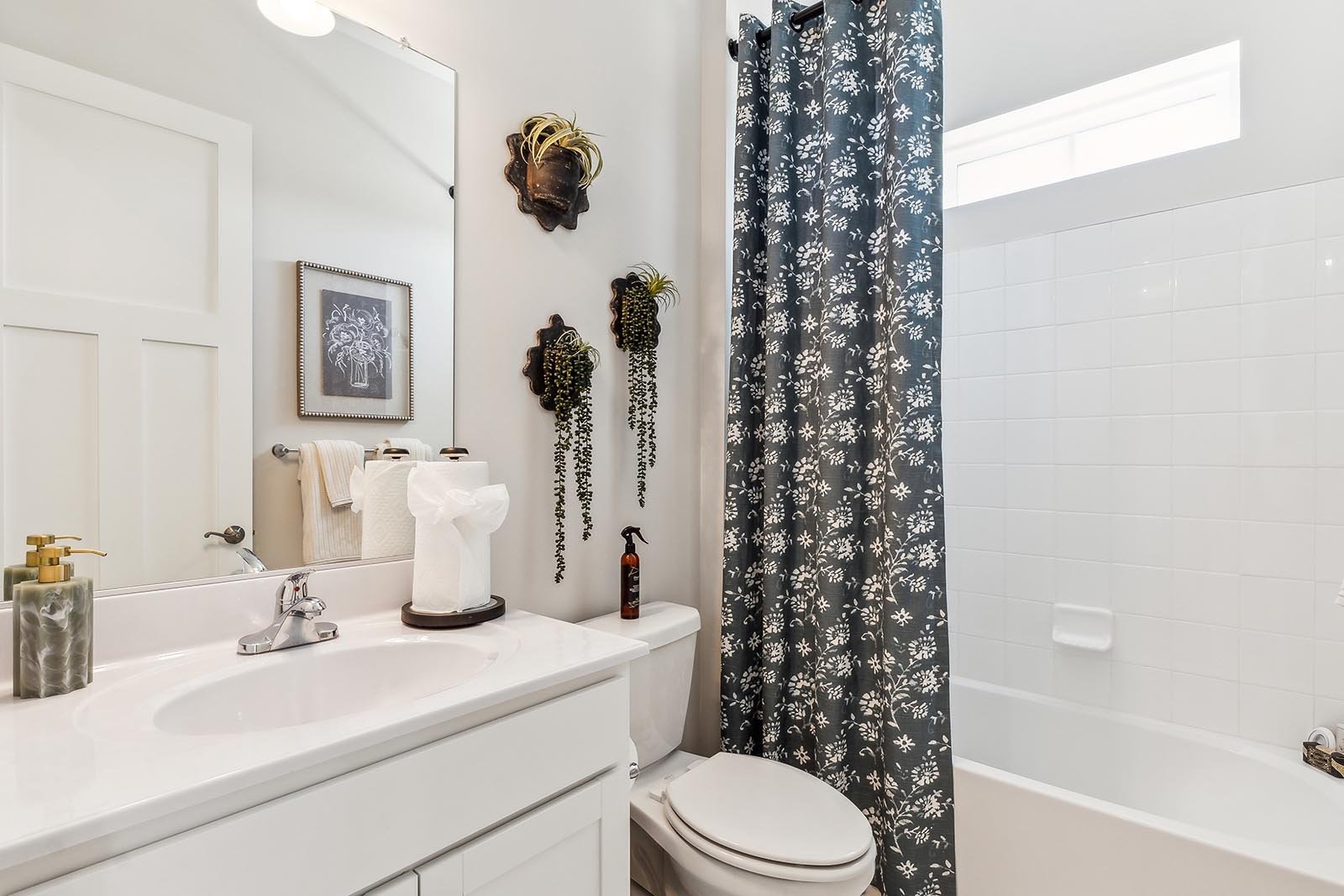 A representation of the secondary bathroom in the Grayson.