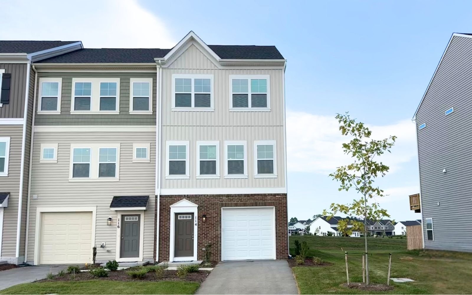 The exterior of the Skyline on homesite 24015 at Snowden Bridge.