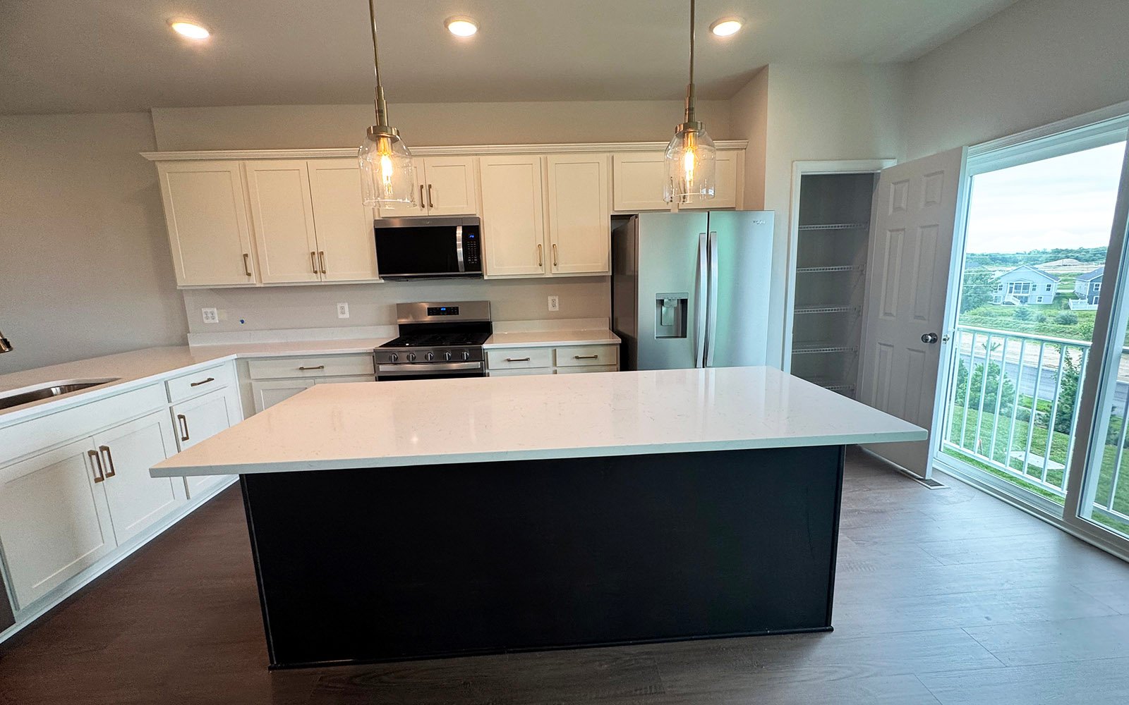 The kitchen island of the Skyline on Homesite 24024.