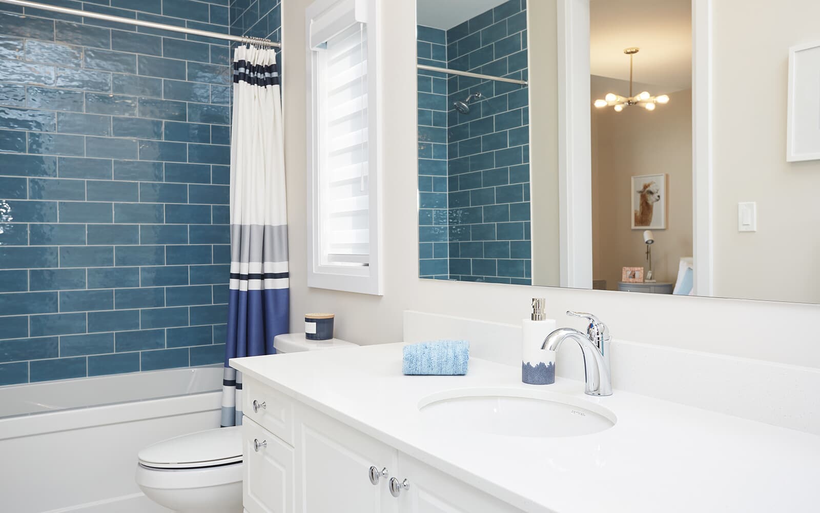 Twin Bath in the Hickling Model Home at Midhurst Valley in Midhurst, Ontario.
