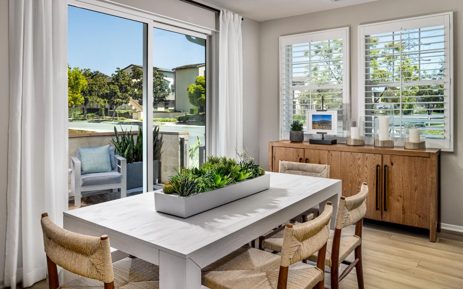 04_Bloom_P3_Dining Room