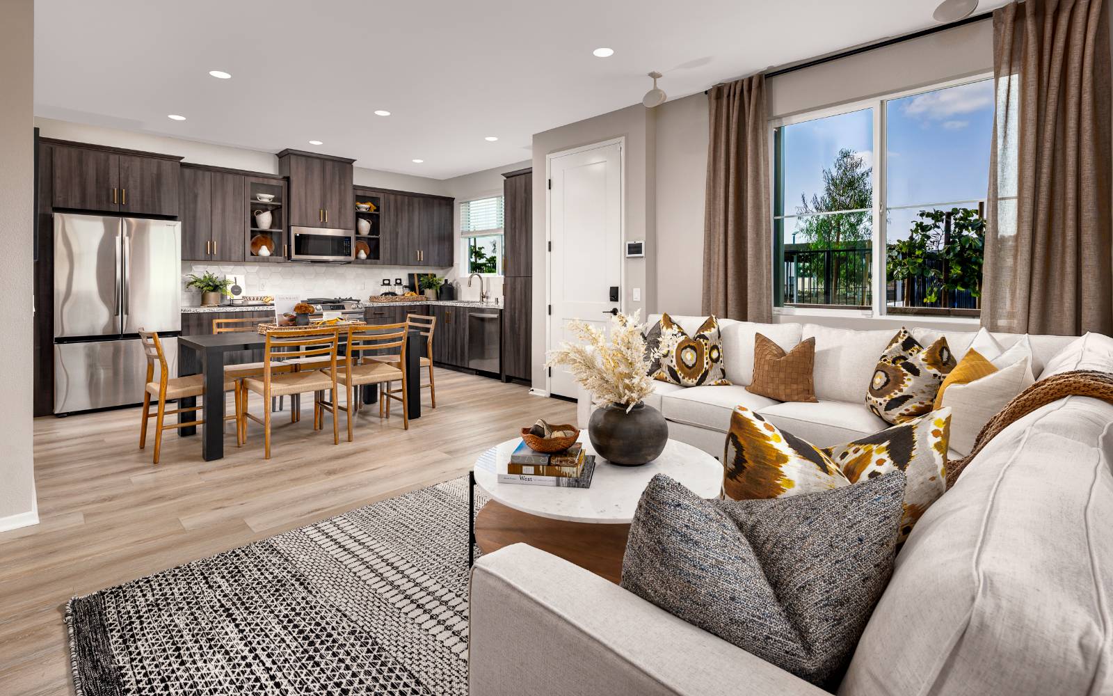 04_Row_Plan 2_Family Room to Kitchen