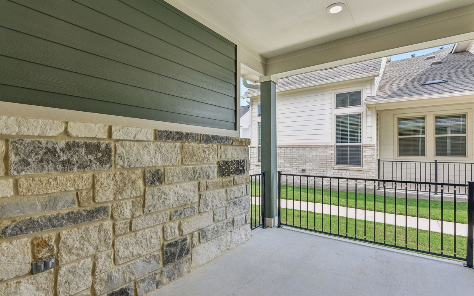 108 Maceo Way Unit 101 Porch