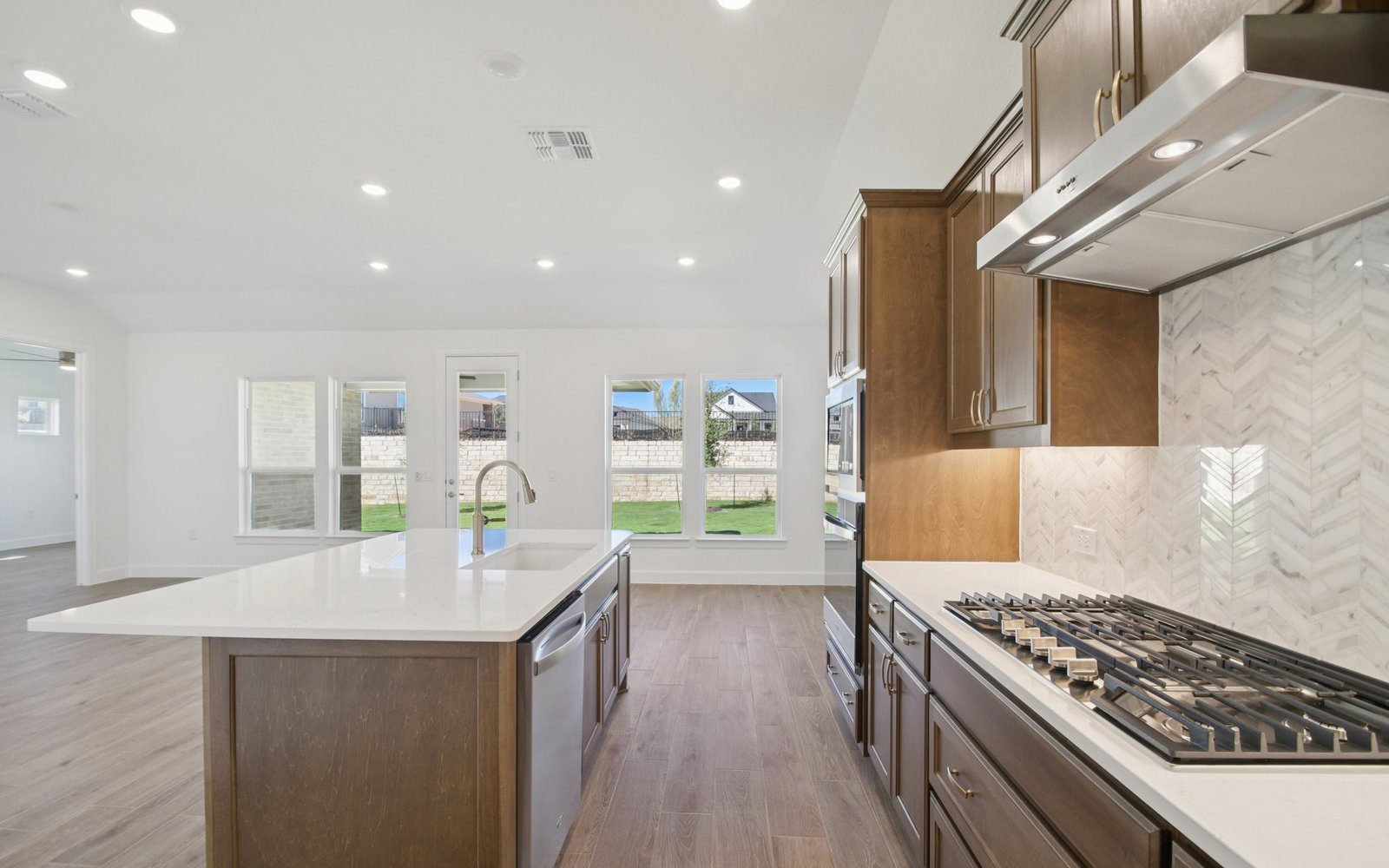 1528 Dancing Oak Lane Kitchen