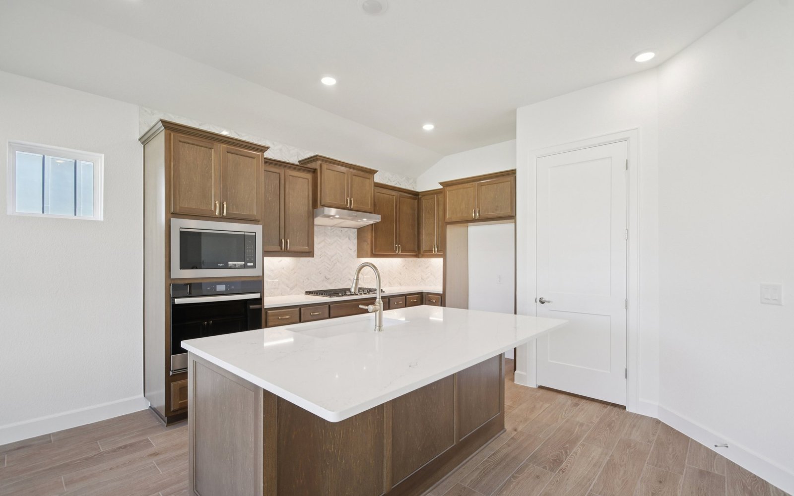 1528 Dancing Oak Lane Kitchen