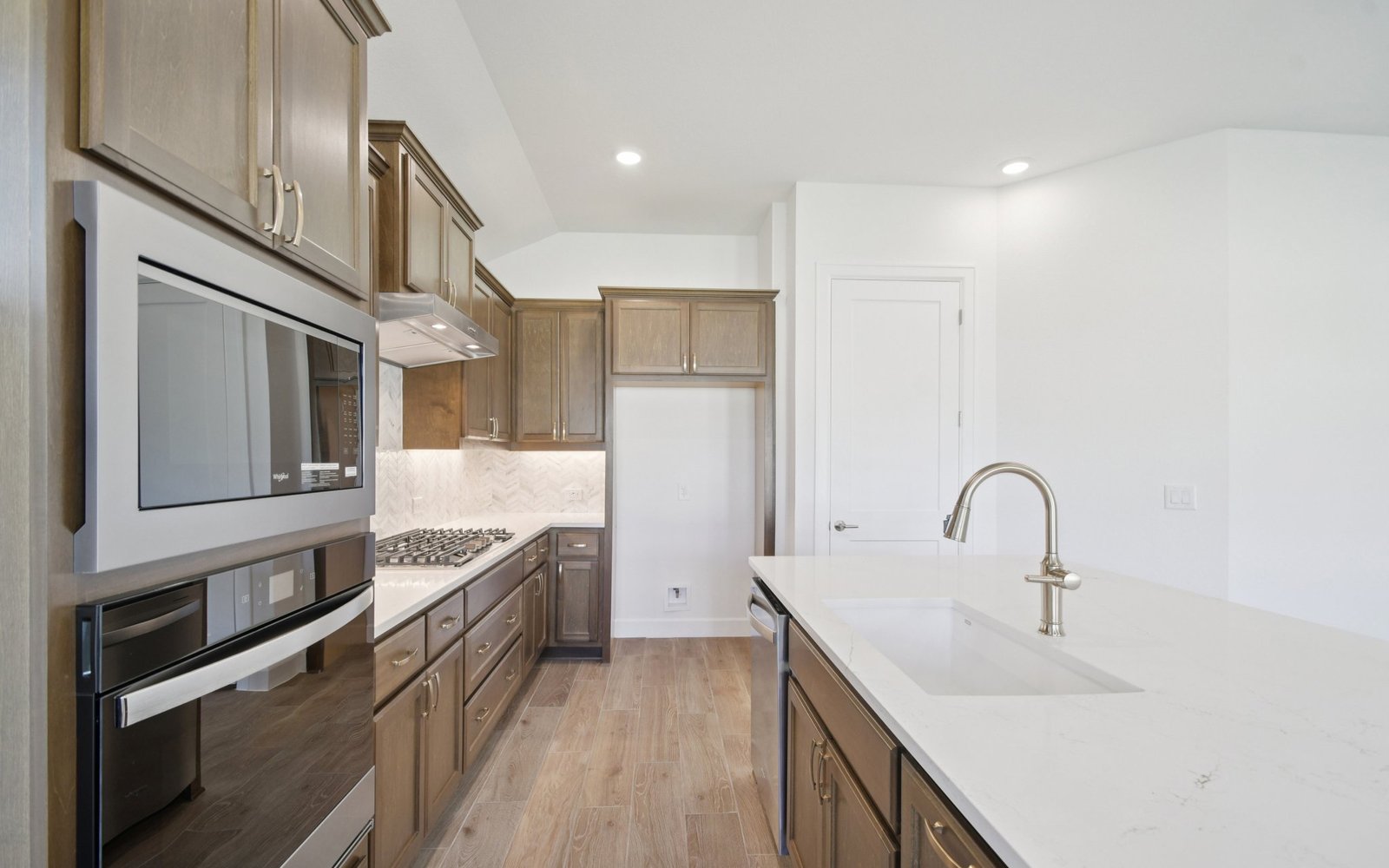 1528 Dancing Oak Lane Kitchen