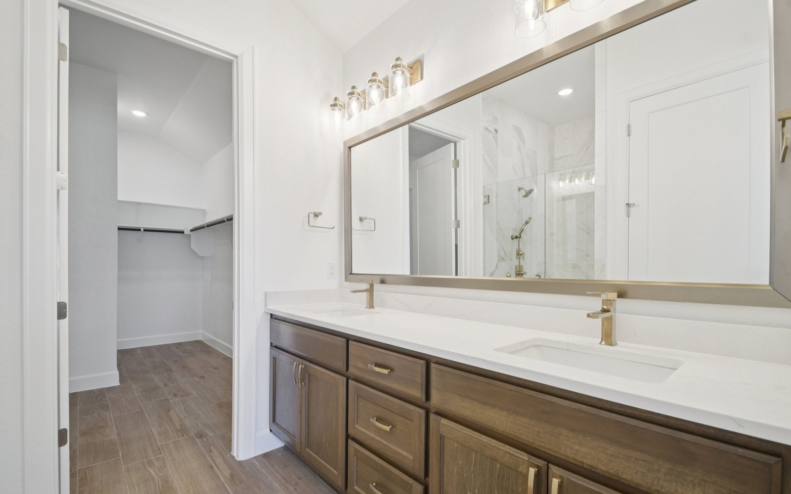 1528 Dancing Oak Lane Bathroom