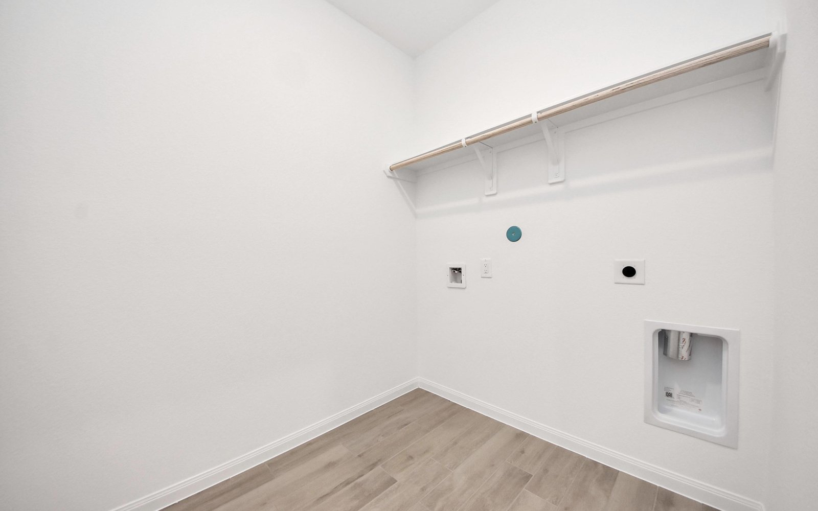 25007 Midnight Willow Utility Room