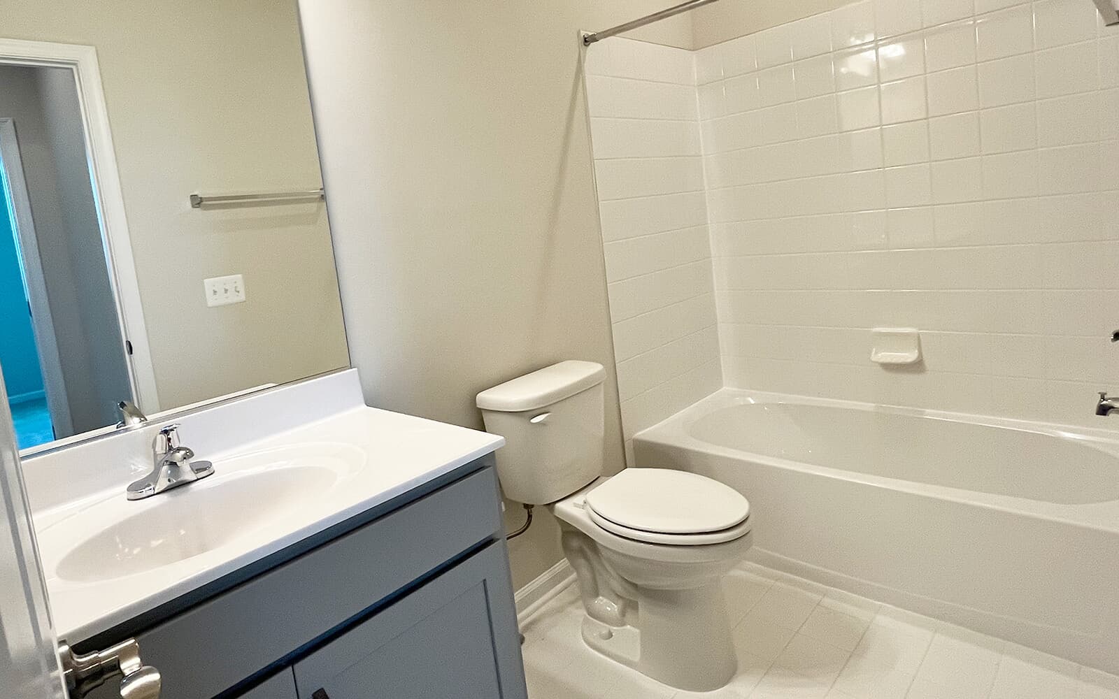 The secondary bathroom in the Northgate on homesite 1012 at Hiatt Pointe at Snowden Bridge by Brookfield Residential.