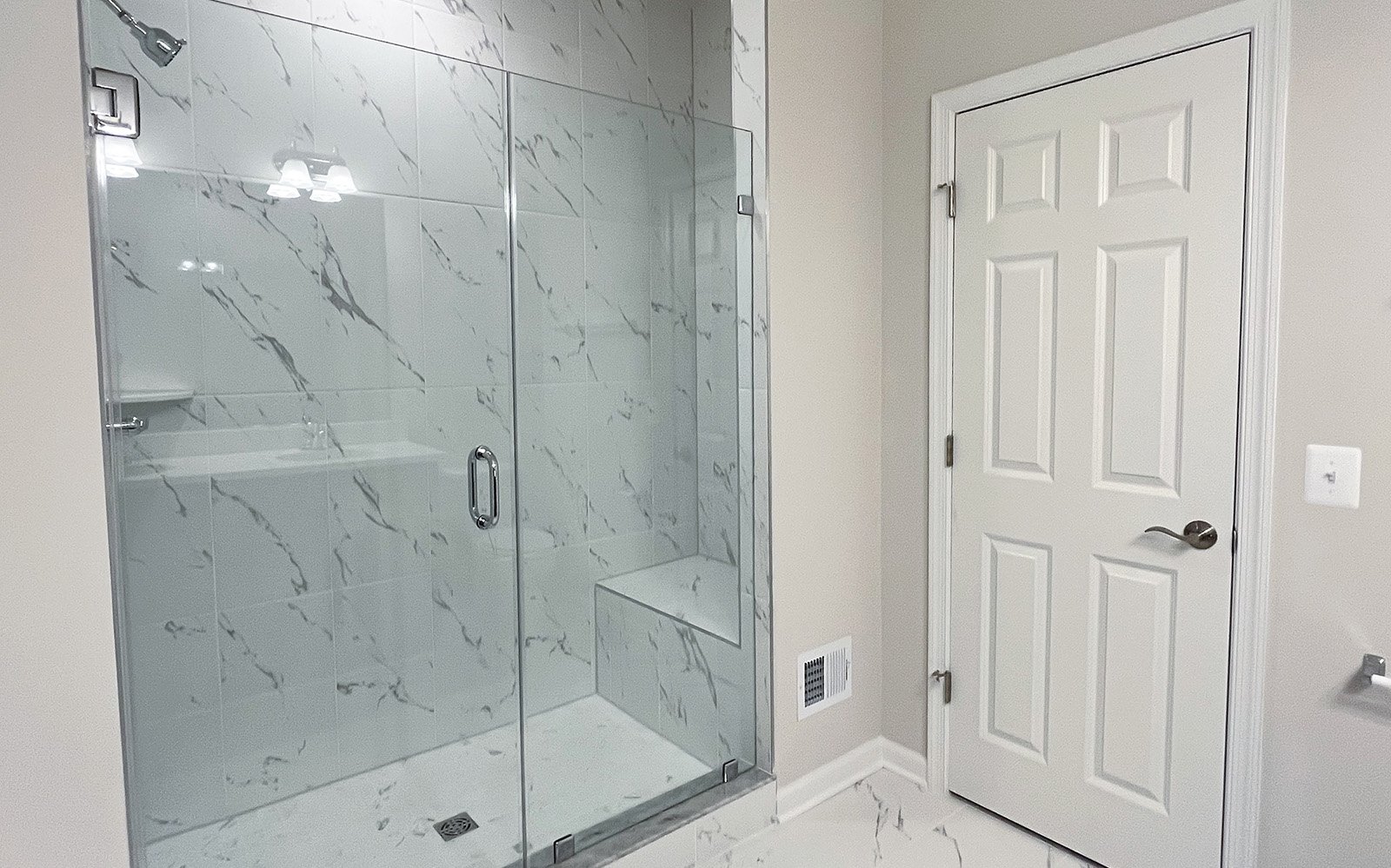 The main level primary bathroom of the Northgate on homesite 1011. 
