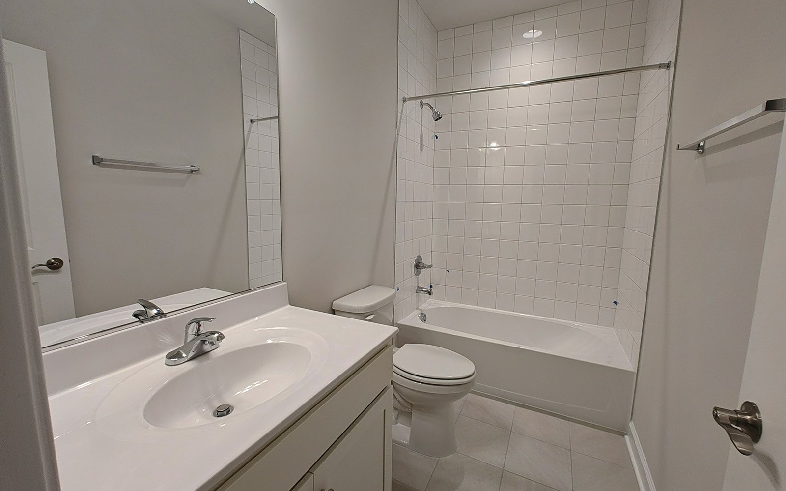 The secondary bathroom of the Hemingway garden home on homesite 2121.