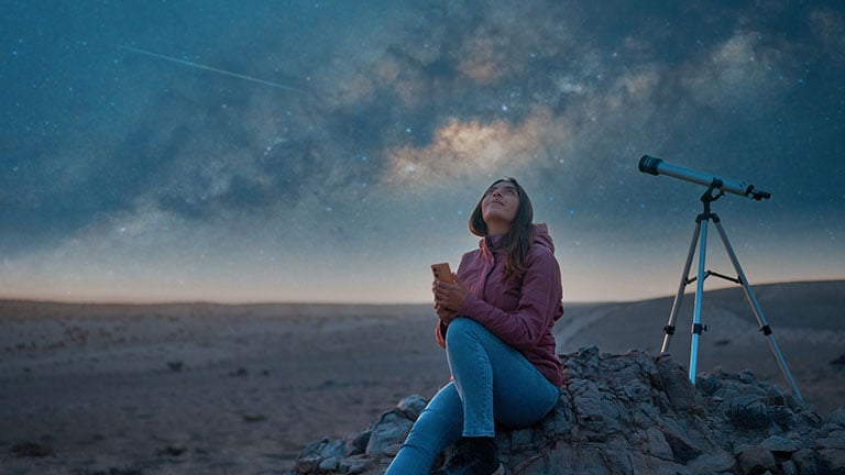 Latina woman sitting in the desert alone watching the starry sky and the milky way in the background Credit:Oscar Gutierrez Zozulia