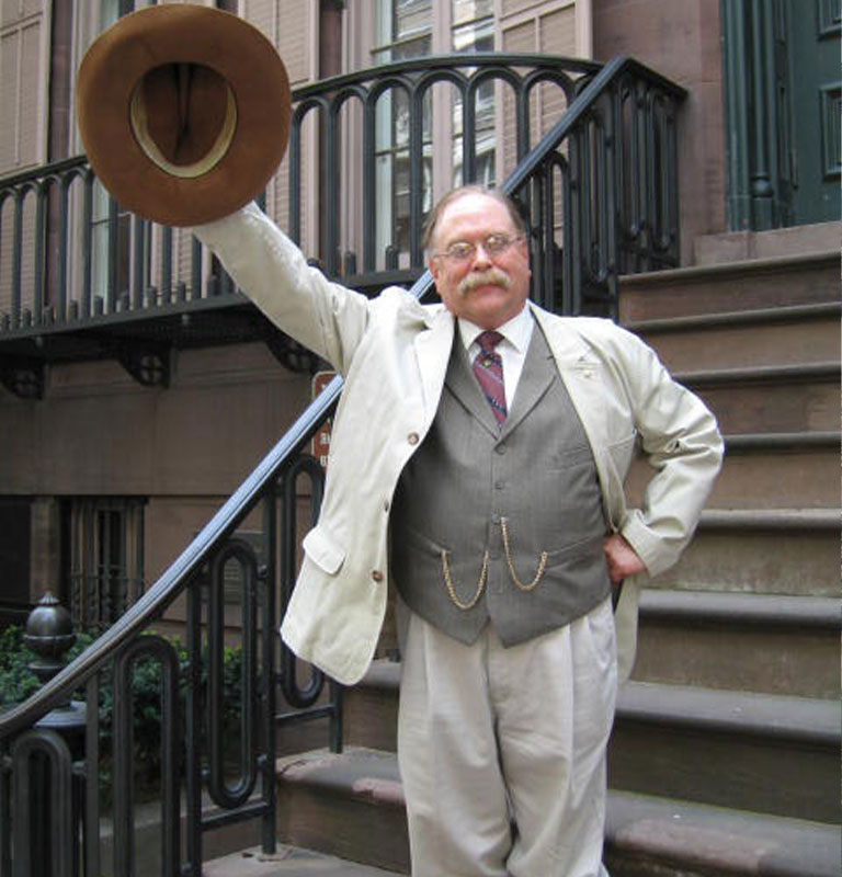Theadore Roosevelt actor in front of his birthplace